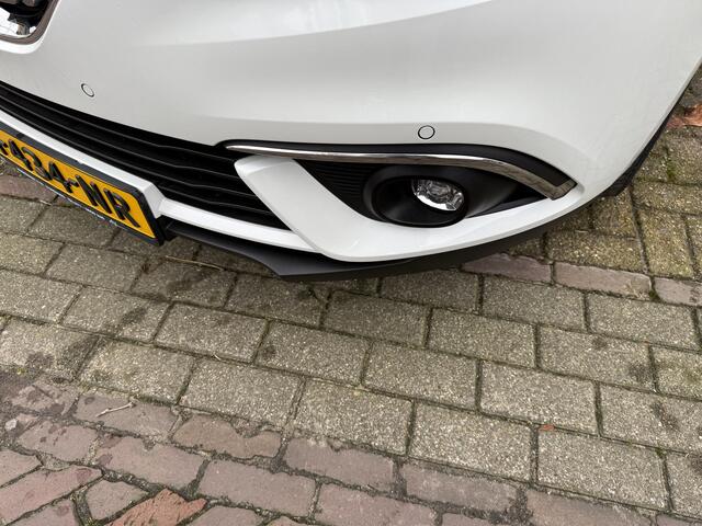 Renault GRAND SCENIC 1.3 TCe Initiale Paris PANORAMADAK CAMERA PARKSENSOREN AUTOM INPARKEREN TREKHAAK LICHTMETALEN VELGEN 20 " LEDEREN BEKLEDING MASSAGE STOEL