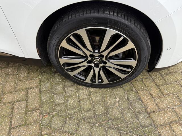 Renault GRAND SCENIC 1.3 TCe Initiale Paris PANORAMADAK CAMERA PARKSENSOREN AUTOM INPARKEREN TREKHAAK LICHTMETALEN VELGEN 20 " LEDEREN BEKLEDING MASSAGE STOEL