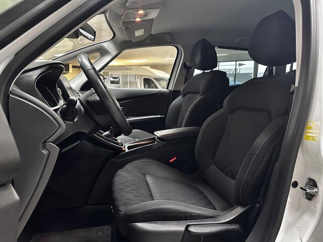 Renault GRAND SCENIC 1.3 TCe Limited/ Trekhaak/ 20'' LMV/ Camera/ Keyless/ Stoelverw./ Lane-Assist./ PDC V+A/ Extra getint glas/ Grootlicht Assist./ Navi/ Clima/ Cruise/ Multi. LEDER. Stuur/ Mistl./ Chroom.