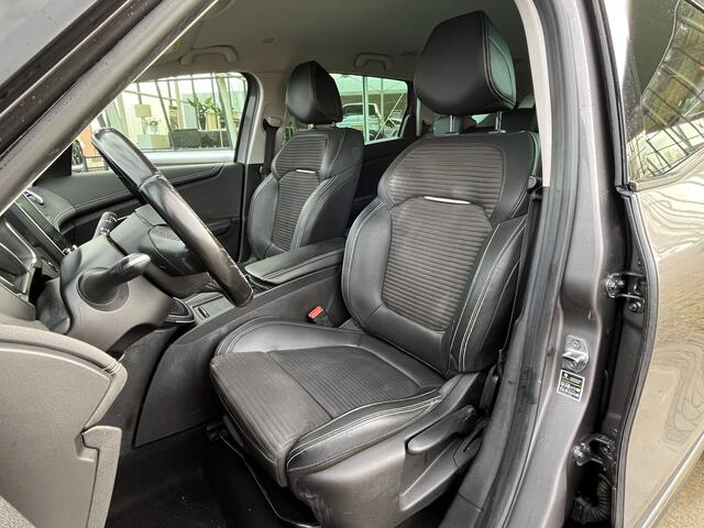 Renault GRAND SCENIC 1.7 Blue dCi Bose 7-persoons / Dealer onderhouden / Automaat / Apple Carplay - Android Auto / Stoelverw. / LMV /