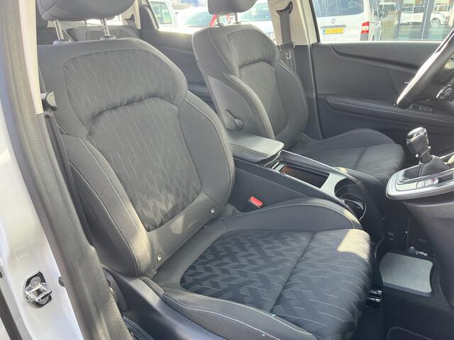 Renault GRAND SCENIC 1.3 TCe Limited Airco Cruise control Parkeersensoren achter Telefoonverbinding Stuurwielbediening 5-Persoons Navigatiesysteem