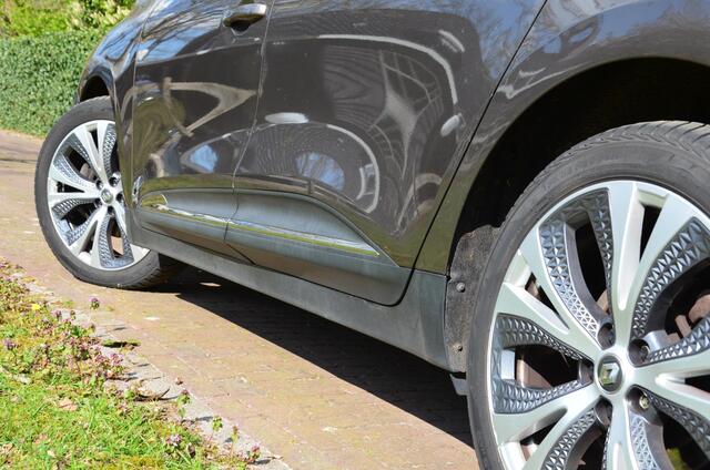 Renault GRAND SCENIC 1.2 TCe Bose 7 Persoons. Navi/Pdc/Ecc/Panoramadak/Apple Carplay/Android Auto/Extra getint glas/lederen/stof bekleding