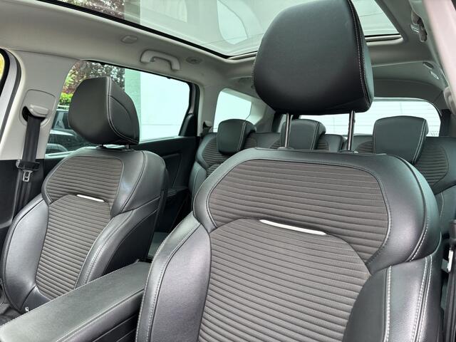 Renault GRAND SCENIC 1.3 TCe Bose 7p. | Panoramadak | Trekhaak | Aanhangwagen geremd 1850 KG |