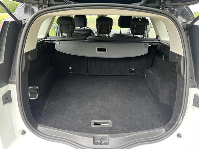 Renault GRAND SCENIC 1.3 TCe Limited 140PK / Trekhaak / Parkeerhulp V+A / Navigatie / Climate /