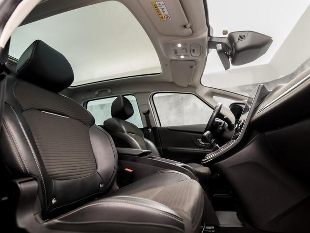 Renault GRAND SCENIC 1.3 TCe Bose 7 Persoons (PANORAMADAK, APPLE CARPLAY, GROOT NAVI, LEDER, SPORTSTOELEN, GETINT GLAS, BOSE AUDIO, CAMERA, NIEUWE APK, NIEUWSTAAT)