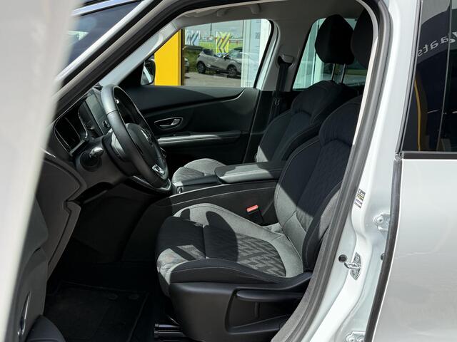Renault GRAND SCENIC 1.3 TCe Limited 7p. | Trekhaak | Navigatie | Achteruitrijcamera | Stoelverwarming | DAB | Climate Control |