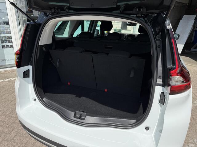 Renault GRAND SCENIC 1.3 TCe Limited 7p. | Trekhaak | Navigatie | Achteruitrijcamera | Stoelverwarming | DAB | Climate Control |