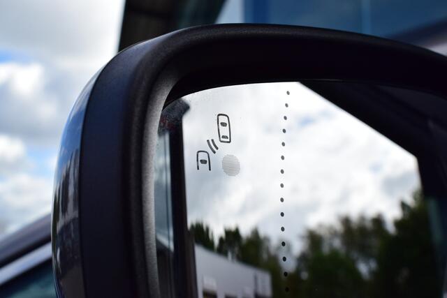Renault GRAND SCENIC 1.3 TCe Initiale Paris Automaat Leder | Trekhaak | Dodehoekassistentie | Stoel- & Stuurverwarming | Adapt Cr.Control |