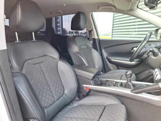 Renault KADJAR 1.3 TCe Intens | Trekhaak | Navi | Camera | Cruise Control | Dode Hoek | Sportstoelen | Stoelverwarming |