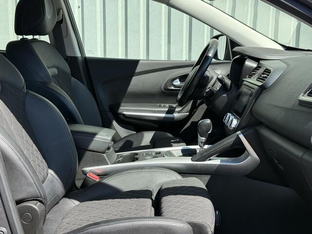 Renault KADJAR 1.3 TCe Intens / Trekhaak 1500KG Trekgewicht / Vierseizoensbanden / Navigatie / Climate Control / Half lederen bekleding /