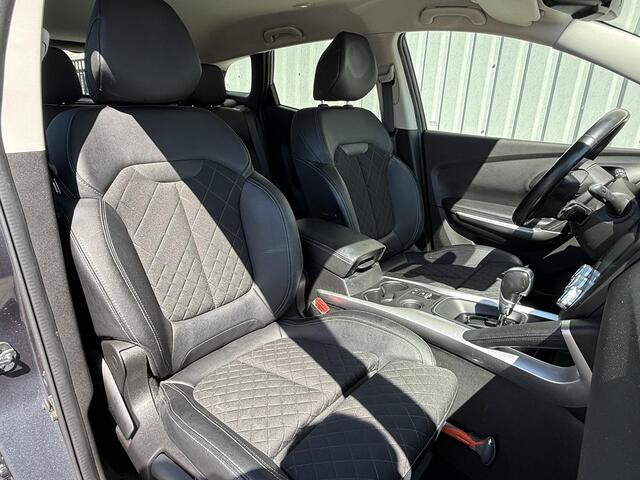 Renault KADJAR 1.3 TCe Intens / Trekhaak 1500KG Trekgewicht / Vierseizoensbanden / Navigatie / Climate Control / Half lederen bekleding /