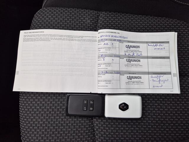 Renault KADJAR 1.3 TCe Limited Automaat / Trekhaak vast 13-polig / Apple Carplay Android Auto / Trekgewicht 1500 kg / Cruise control / Achteruitrijcamera / Navigatie / Keyless Entry/Start /
