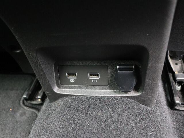 Renault KADJAR TCe 140pk Intens | Climate control | Dodehoeksensor | Achteruitrijcamera met parkeersensoren voor/achter | Trekhaak