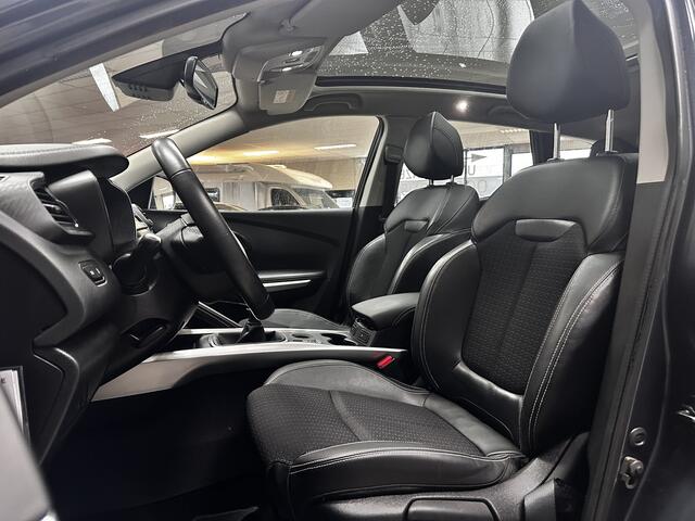 Renault KADJAR 1.2 TCe Intens/ DEALER ONDERHOUDEN!/ Trekhaak/ Camera/ Voorruitverw./ Panorama-Dak/ Keyless/ Half-Leder/ Lane-Assist./ Stoelverw./ PDC/ Extra getint Glas/ Apple + Android/ DAB+/ Bluetooth/ Multi. LEDER. Stuu