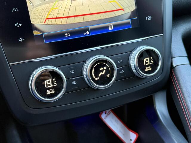 Renault KADJAR 1.3 TCe Black Edition / Navigatie / Cruise Control / Camera / Climate Control / Elektrische bestuurdersstoel / Dodehoekdetectie