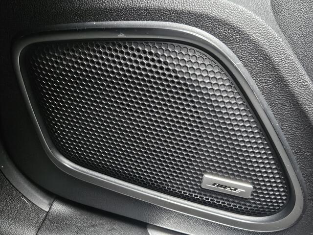 Renault KADJAR 1.3 TCe Intens / Afneembare Trekhaak (1500 KG) / Bose Premium Audio / Achteruitrijcamera / Apple Carplay & Android Auto / Navigatie / Dealer Onderhouden / Climate Control / Cruise Control / LED Verlichting /