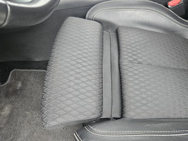 Renault KADJAR 1.3 TCe Intens / Afneembare Trekhaak (1500 KG) / Bose Premium Audio / Achteruitrijcamera / Apple Carplay & Android Auto / Navigatie / Dealer Onderhouden / Climate Control / Cruise Control / LED Verlichting /