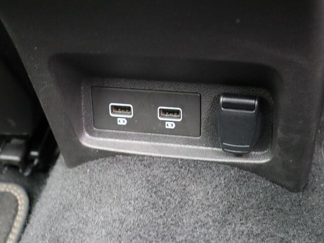 Renault KADJAR 1.3 TCe 160pk Black Edition | Elek. stoelen | BOSE | Adaptieve cruise control | Stoelverwarming |