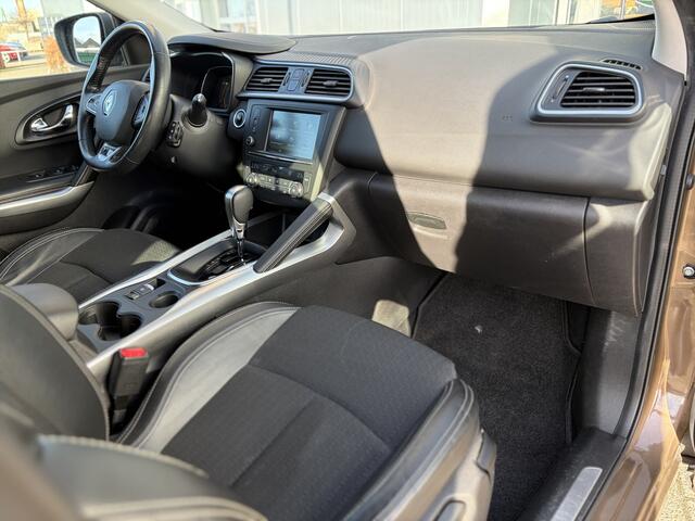 Renault KADJAR 1.2 TCe Intens 131pk | Automaat | Bluetooth | Cruise control | Dab | Lichtmetalen velgen 17" | Navigatiesysteem full map | Parkeersensor voor en achter | Zeer nette auto!