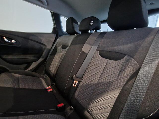 Renault KADJAR 1.3 TCe Limited ALL SEASON | NAVIGATIE | PARKEERSENSOREN VOOR&ACHTER |