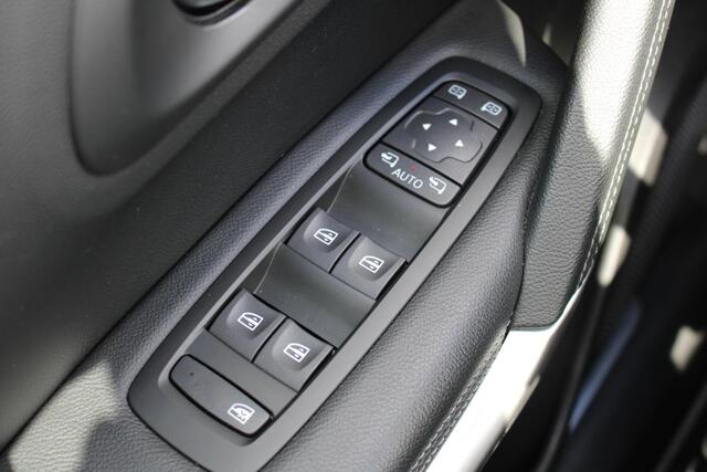 Renault KADJAR 1.3 TCe Intens | Trekhaak | Achteruitrijcamera | Dodehoekdetectie | Panorama dak | Android auto / Apple Carplay