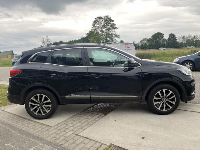 Renault KADJAR 1.3 TCe Limited 140PK / Panorama-dak / Stoelverw. / Camera / Keyless / Parkeerhulp V+A / 17''LMV /