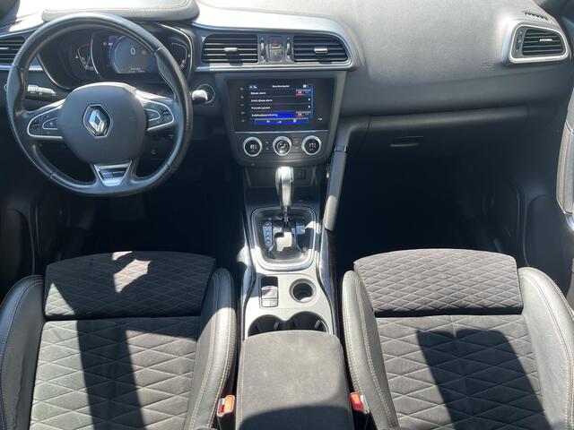 Renault KADJAR 1.3 TCe 140 Black Edition / Trekhaak(1.500KG) / Navigatie / Cruise Control adaptief / Achteruitrijcamera / Airco / Elektrische Bestuurdersstoel / Dodehoekdetectie / Stoelverwarming / Alcantara Bekleding / Parkeersensoren / Bluetooth /