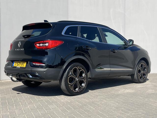 Renault KADJAR 1.3 TCe 140 Black Edition / Trekhaak(1.500KG) / Navigatie / Cruise Control adaptief / Achteruitrijcamera / Airco / Elektrische Bestuurdersstoel / Dodehoekdetectie / Stoelverwarming / Alcantara Bekleding / Parkeersensoren / Bluetooth /