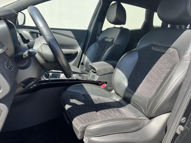 Renault KADJAR 1.3 TCe 140 Black Edition / Trekhaak(1.500KG) / Navigatie / Cruise Control adaptief / Achteruitrijcamera / Airco / Elektrische Bestuurdersstoel / Dodehoekdetectie / Stoelverwarming / Alcantara Bekleding / Parkeersensoren / Bluetooth /