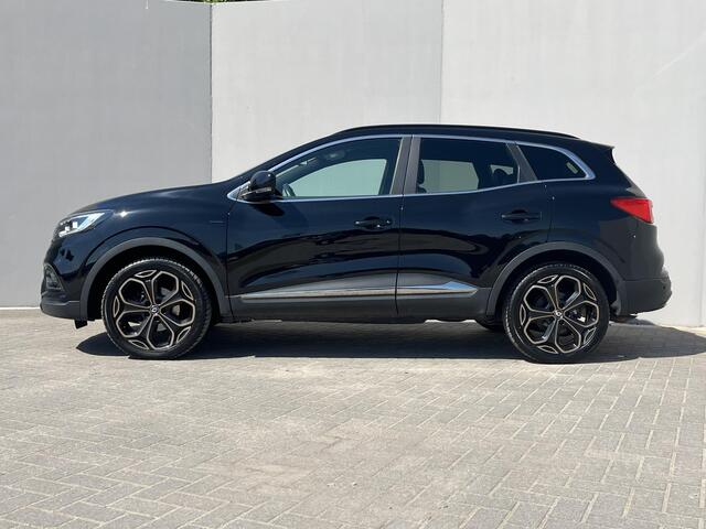 Renault KADJAR 1.3 TCe 140 Black Edition / Trekhaak(1.500KG) / Navigatie / Cruise Control adaptief / Achteruitrijcamera / Airco / Elektrische Bestuurdersstoel / Dodehoekdetectie / Stoelverwarming / Alcantara Bekleding / Parkeersensoren / Bluetooth /