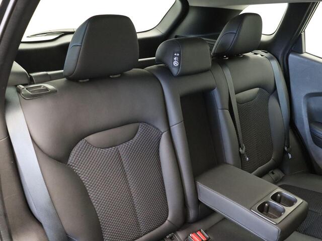 Renault KADJAR 140pk TCe Intens | Dealer onderhouden | Trekhaak | Voorstoelen verwarmd | Climate control | Parkeersensoren voor en achter |
