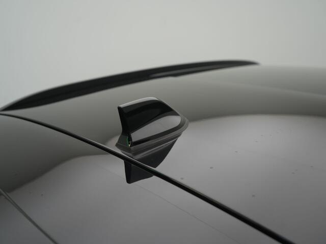 Renault KADJAR TCe 160 EDC Black Edition - RIJKLAARPRIJS - Adaptieve Cruise Control - Panoramadak - Stoelverwarming
