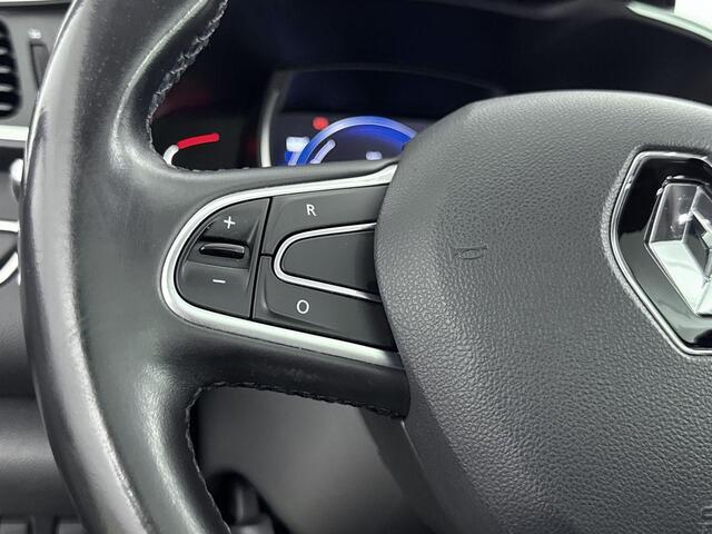 Renault KADJAR 1.3 TCe 140Pk Zen | Navigatie | Apple Carplay/Android Auto | Parkeersensoren Voor & Achter | Achteruitrijcamera | Parkeerassistent | Cruise Control & Snelheidsbegrenzer | Climate Control | Licht- & Regensensor |