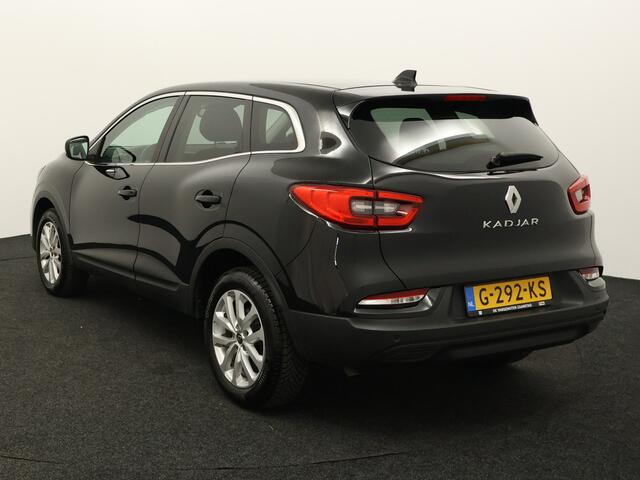 Renault KADJAR 1.3 TCe Zen Apple Carplay/Android Auto, Cruise control, Dab, Parkeersensor voor/achter, Keyless entry, Spraakbediening Een ruime en comfortabele SUV met een luxe uitstraling. Dankzij het royale interieur en de fijne zit biedt de Kadjar veel comfort voor zowel korte als lange ritten. De 1.3 TCe-motor zorgt voo