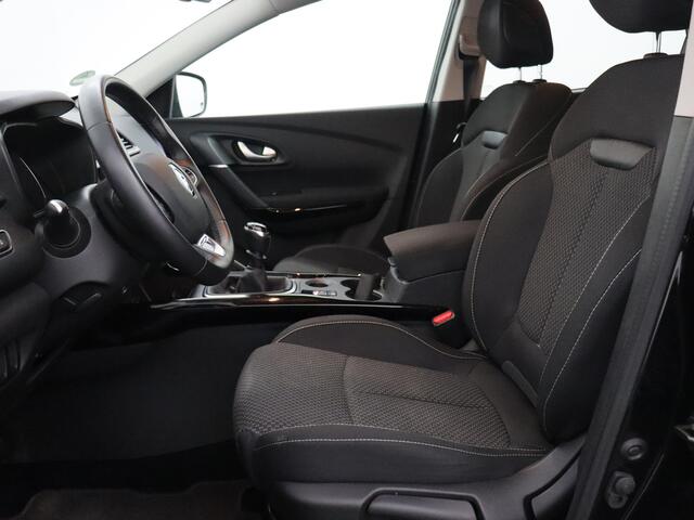 Renault KADJAR 1.3 TCe Zen Apple Carplay/Android Auto, Cruise control, Dab, Parkeersensor voor/achter, Keyless entry, Spraakbediening Een ruime en comfortabele SUV met een luxe uitstraling. Dankzij het royale interieur en de fijne zit biedt de Kadjar veel comfort voor zowel korte als lange ritten. De 1.3 TCe-motor zorgt voo