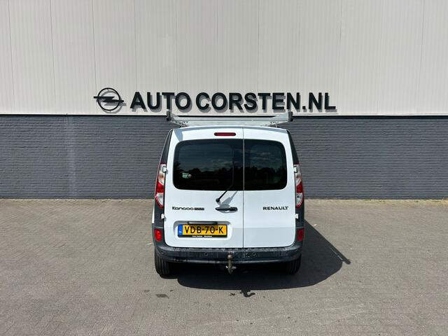 Renault KANGOO 1.5dCi 90PK Euro 6 Maxi Airco Trekhaak Cruise Control Pdc Bleutooth Imperiaal Navi Energy Comfort Schuifdeur Betonplex vloer Lat om Lat betimmering Achterdeuren met ramen Euro 6 Beschadigingen rondom en gebruikerssporen interieur.