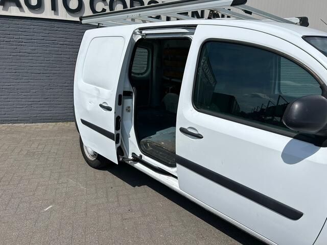 Renault KANGOO 1.5dCi 90PK Euro 6 Maxi Airco Trekhaak Cruise Control Pdc Bleutooth Imperiaal Navi Energy Comfort Schuifdeur Betonplex vloer Lat om Lat betimmering Achterdeuren met ramen Euro 6 Beschadigingen rondom en gebruikerssporen interieur.