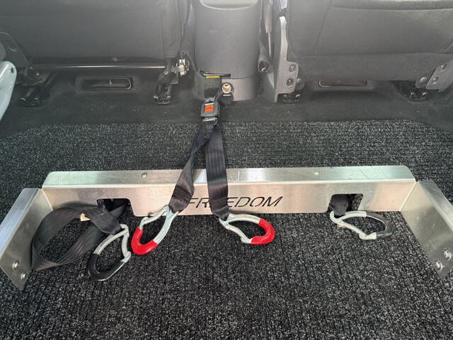 Renault KANGOO Rolstoelauto 3+1 - Automaat - XXL Freedom Bodemverlaging + Lier - 1e Eigenaar - Rolstoelvervoer