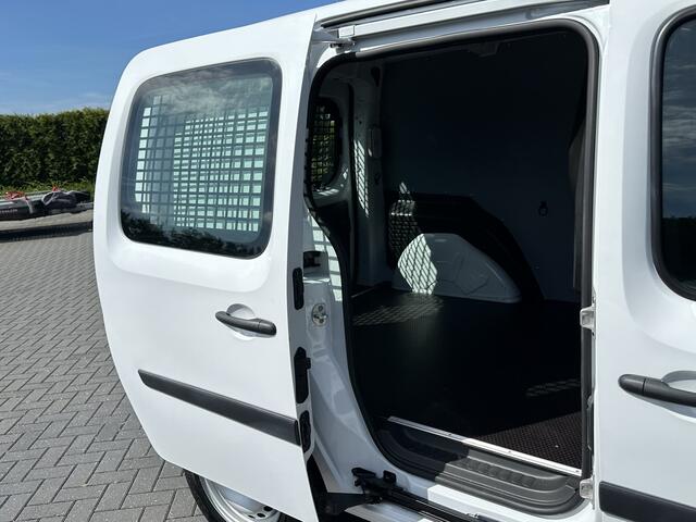Renault KANGOO 1.5 dCi E6 / L1H1 / 1e EIGENAAR / TREKHAAK / NAVI / CRUISE / AIRCO / ACHTERDEUREN MET RUIT