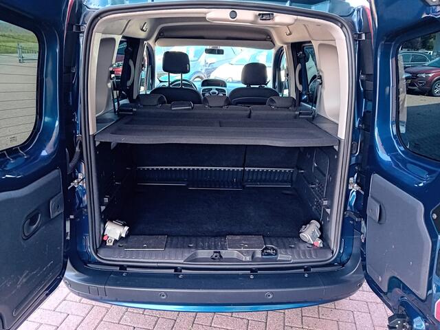 Renault KANGOO FAMILY 1.2 TCE Limited Deluxe Automaat, Airco(automatisch), Multimediasysteem, Navigatie, Bluetooth, Cruise controle, Parkeersensoren, Dimlicht automatisch, Elektrische ramen en spiege Zeer nette auto, Dealer onderhouden, BOVAG BOVAG
