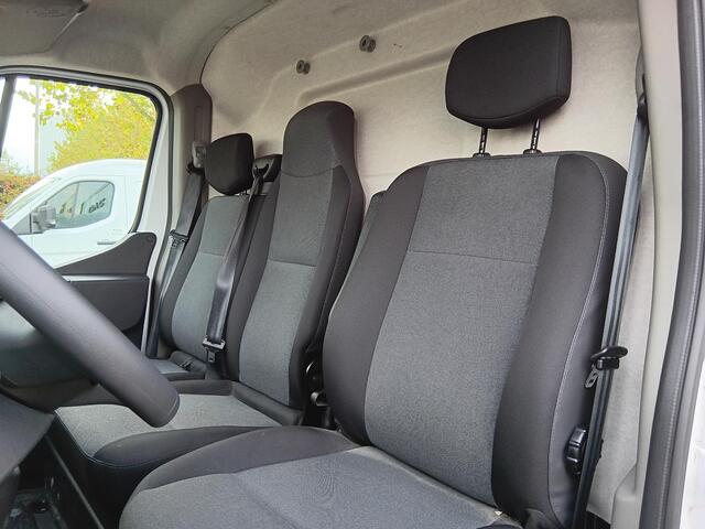 Renault MASTER T35 2.3 dCi 135 L2H2 Work Edition EURO 6 / Navigatie / Trekhaak / Parkeersensoren + Camera / Sidebars / Lat-om-lat / Laadvloer