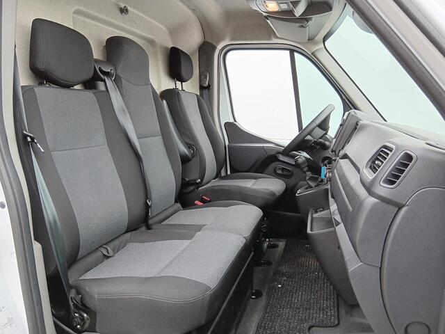 Renault MASTER T35 2.3 dCi 135 L2H2 Work Edition EURO 6 / Navigatie / Trekhaak / Parkeersensoren + Camera / Sidebars / Lat-om-lat / Laadvloer