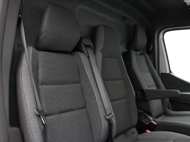 Renault MASTER T35 2.0 dCi 130pk L2H2 Advance | Schuifdeur links + rechts | Laadruimtebetimmering | Trekhaak | Achteruitrijcamera |