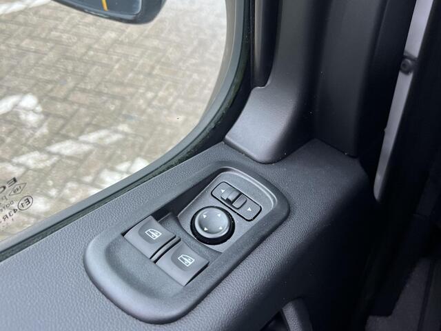Renault MASTER T33 2.3 dCi 135 L2H2 Comfort | Trekhaak | Navigatie | DAB | Parkeersensoren | Airco |