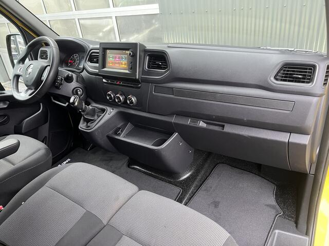 Renault MASTER T28 2.3 dCi 135 L1H1 Airco Cruise controle Trekhaak 2500kg trekgewicht Achteruitrijcamera Schuifdeur 3-Persoons Euro 6 Navigatiesysteem Telefoonverbinding 1e eigenaar