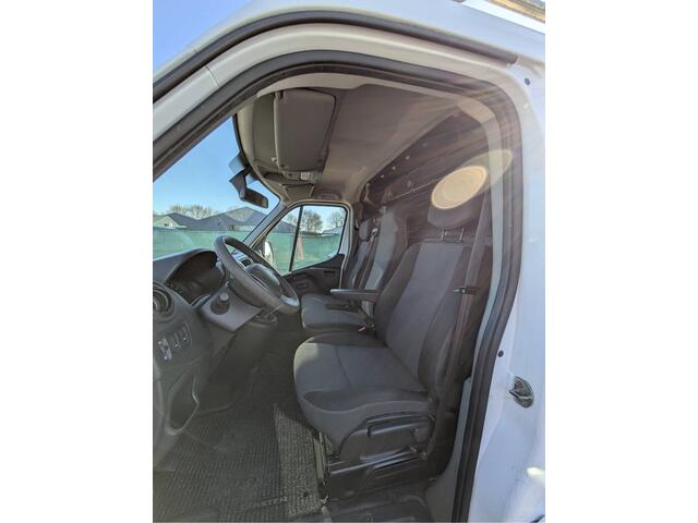 Renault MASTER T33 2.3 dCi L1H1 Imperiaal Trekhaak 3-Persoons A.Camera Airco Cruise Control Lat om lat betimmering Betonplex Vloer Bluetooth Sidebars 1e Eigenaar EURO 6 Y