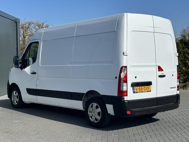 Renault MASTER T35 2.3 DCI 180 PK AUTOMAAT / BPM VRIJ / L2H2 / 17.527 KM !! / 1e. EIG / SORTIMO INRICHTING / AIRCO / CRUISE / CAMERA