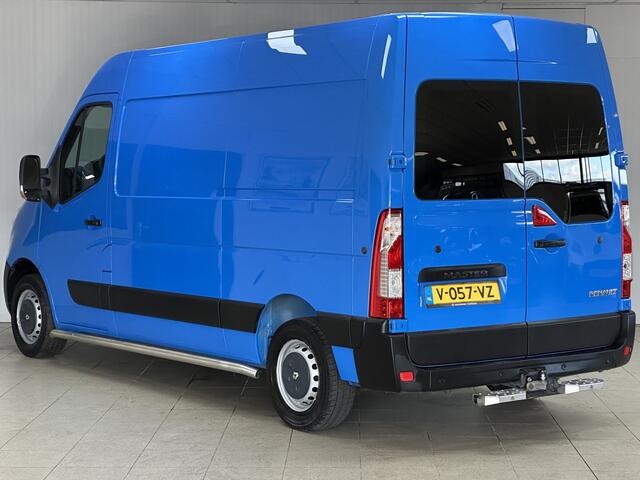 Renault MASTER T35 2.3 dCi L2H3 Energy/ Zij-Schuifdeur rechts/ Side-Bars/ Trekhaak/ 3-Zitplaatsen voor/ Navi/ Airco/ Cruise/ Elek. pakket/ Bluetooth/ Armsteun/ Multi. Stuur/ Mistl./ PDC.