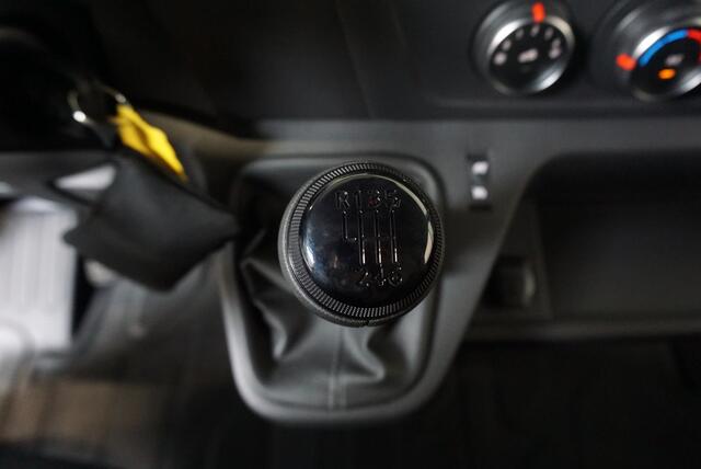 Renault MASTER T33 2.3 dCi 135PK L2H2 Work Edition Airco Cruise Camera Navi Parkeersensoren Trekhaak