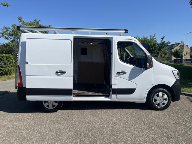 Renault MASTER T28 2.3 dCi 135 L1H1 Work Edition TREKHAAK / PARKEERSENSOREN VOOR, ACHTER + CAMERA / AIRCO / NAVIGATIE / CRUISE CONTROLE.